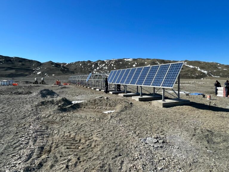 Avanza la construcción del Parque Solar en la Base Petrel, en la Antártida Argentina