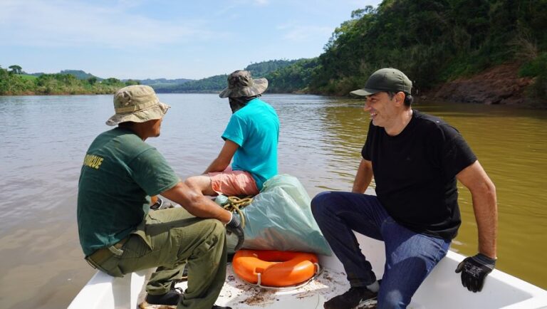 Ambientalistas limpiaron 100 kilómetros del Río Uruguay