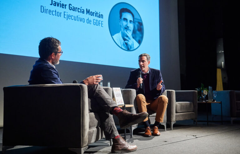 Presentan el libro La acción colectiva, donde se convoca a un capitalismo más humano