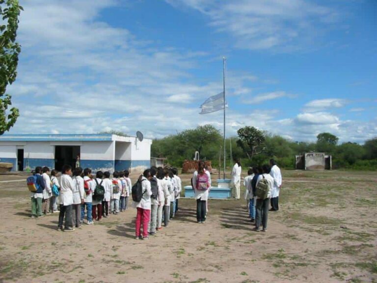 Tecnología para asegurar el acceso a la educación digital en Jujuy