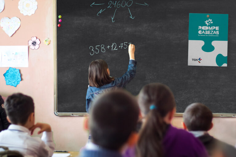 Incentivan las carreras técnicas entre niñas para superar sesgos de Género