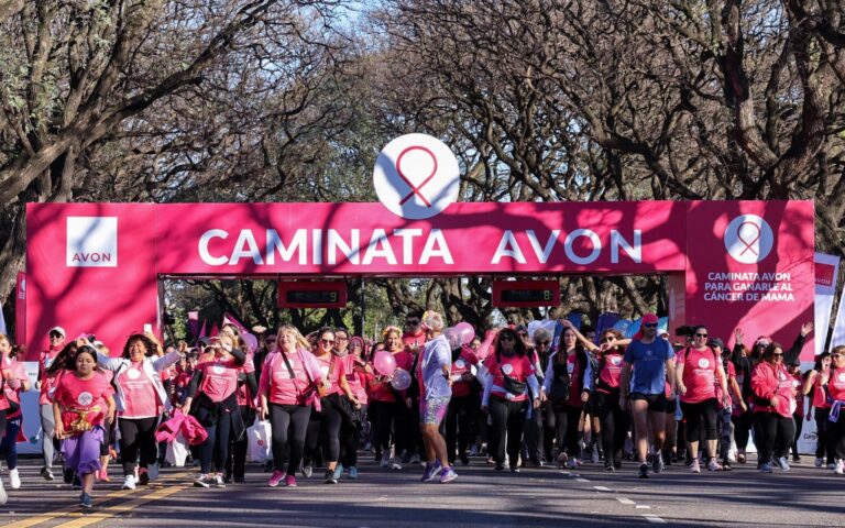 12.000 personas se sumaron a la caminata por la prevención del cáncer de mama