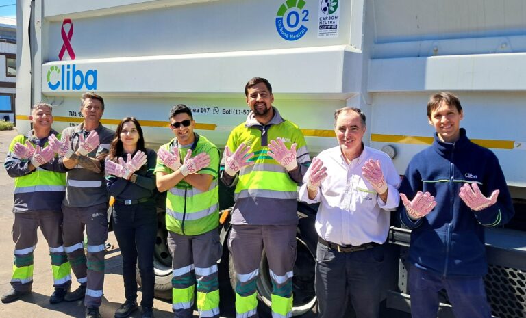 Guantes rosas como símbolo de apoyo al Octubre Rosa