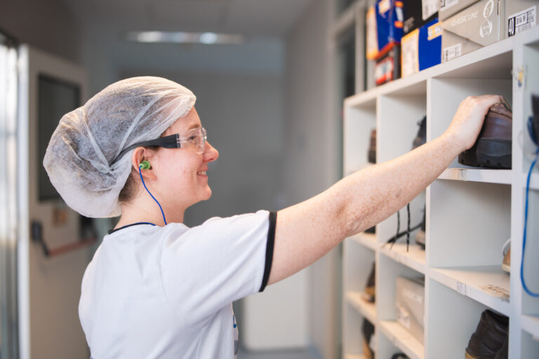 Mujeres en ingeniería: Unimake, el  programa que potencia el talento femenino