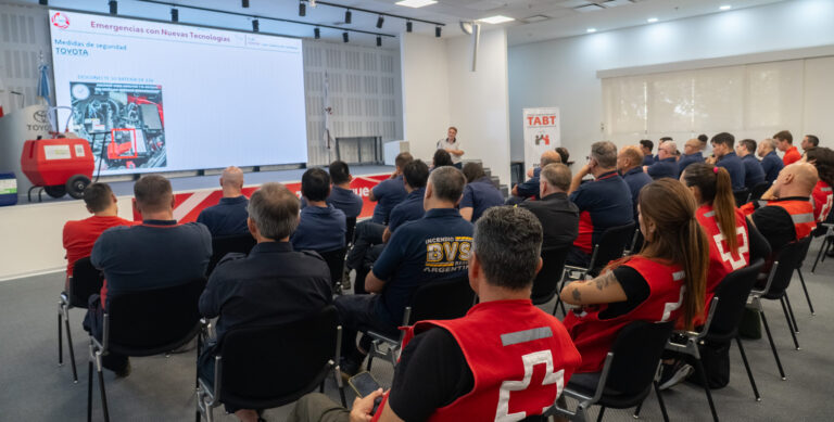 Capacitan a Bomberos Voluntarios en seguridad vial y nuevas tecnologías