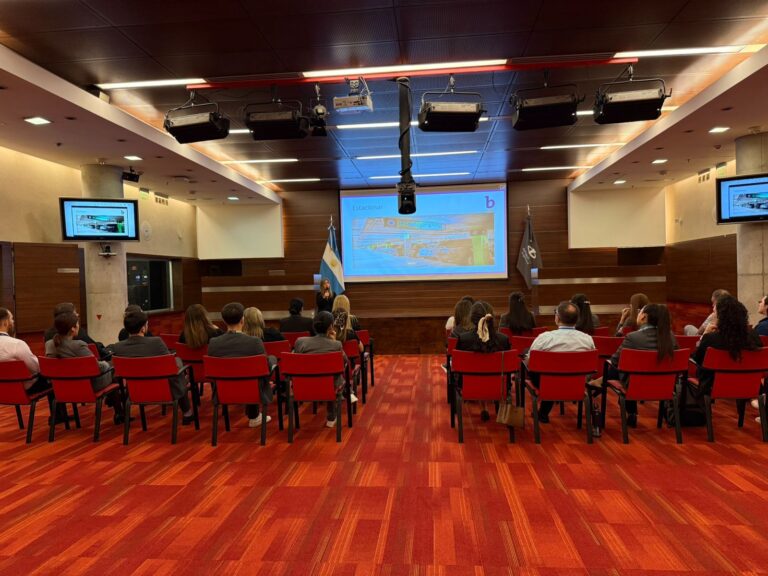 Capacitación sobre autismo a miembros de la comunidad aeroportuaria