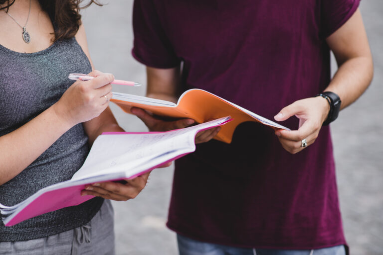 Articulan para brindar capacitación a jóvenes en atención al cliente