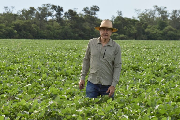 José Namtz, el productor que preserva un quebracho de 500 años