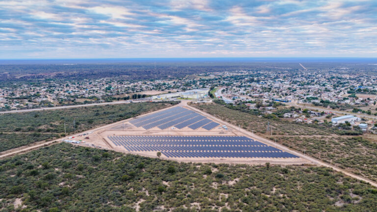 Inauguran su primer Parque Solar en Catamarca